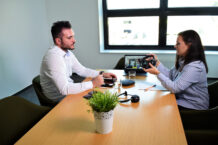 Hybrides Arbeiten: Herweck stellt Jabra PanaCast zum Testen zur Verfügung