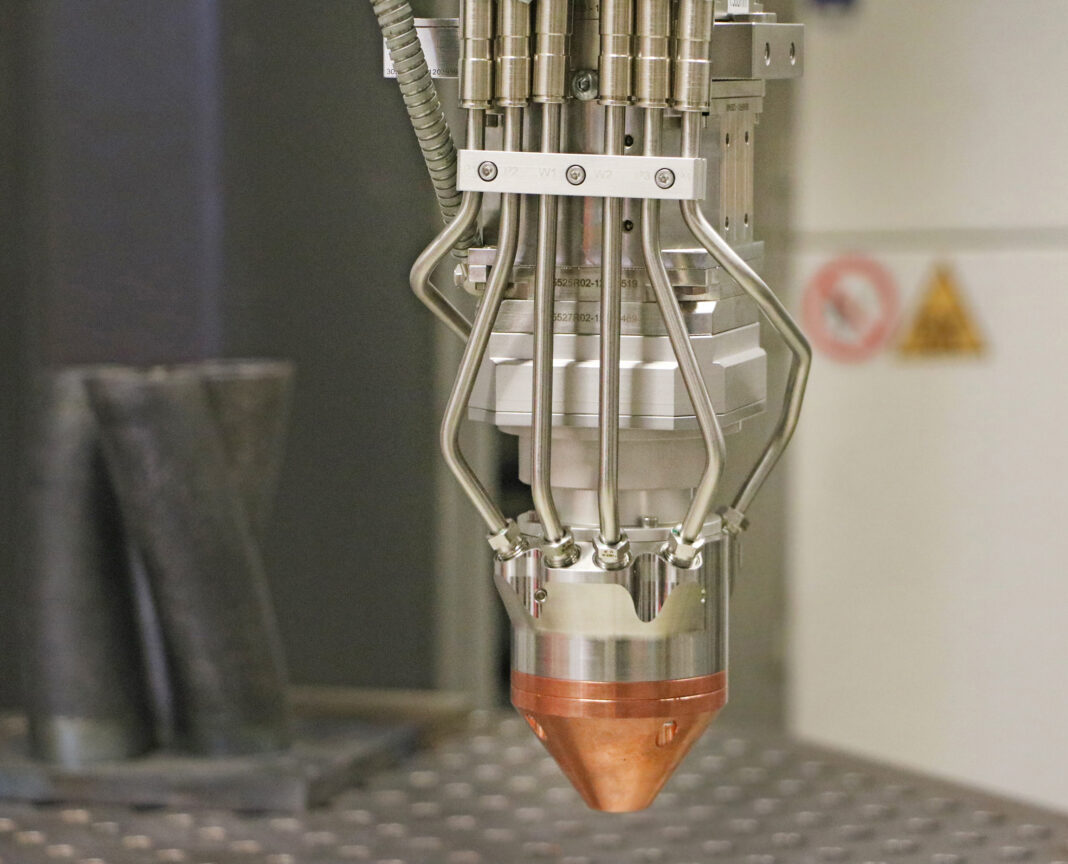 Cladding_Bearbeitungskopf mit Pulverdüse