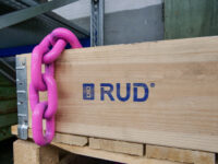 30 Jahre Anschlag- und Zurrmittel in Pink: Das RUD Industriedesign als Erfolgsgeschichte