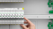 Feller AG führt neuen kompakten Leitungsschutzschalter mit Fehlerstromschutz (FI/LS) ein, um den Schutz von Stromkreisen zu erhöhen und Platz in Verteilern zu sparen
