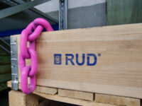 30 Jahre Anschlag- und Zurrmittel in Pink: Das RUD Industriedesign als Erfolgsgeschichte